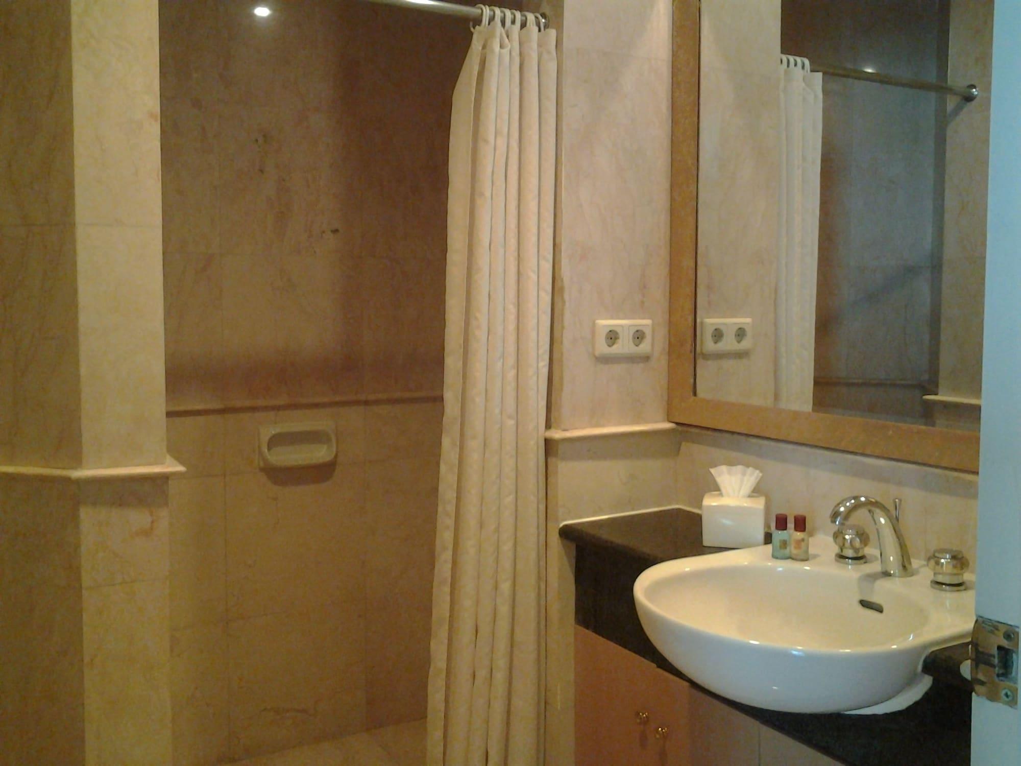Batavia Hotel & Serviced Apartments Jakarta Exterior photo