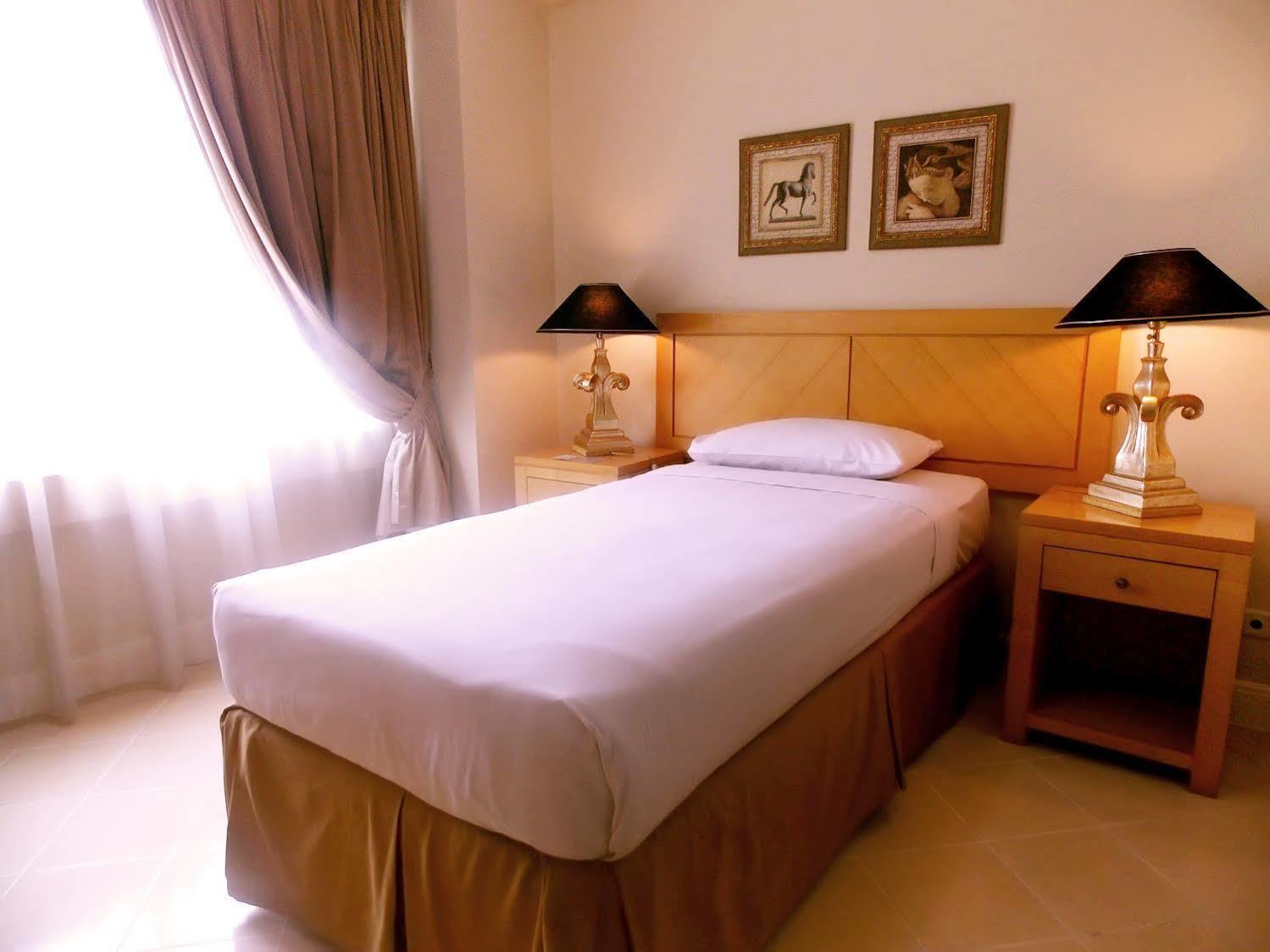 Batavia Hotel & Serviced Apartments Jakarta Exterior photo